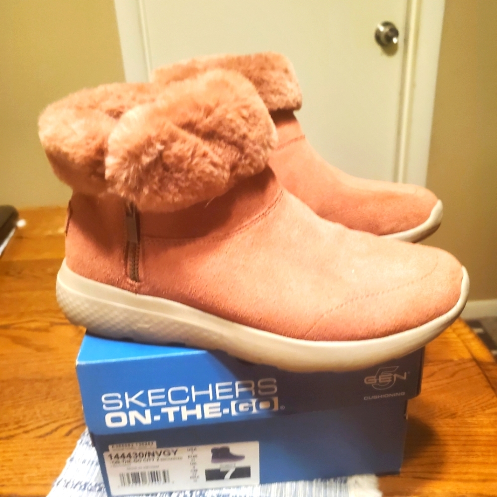 Skechers on the go pink size 7